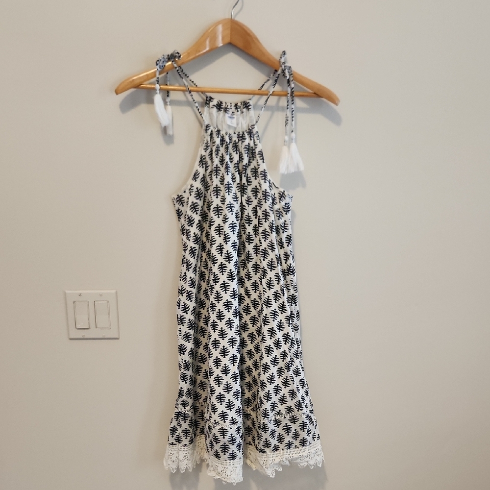 Old Navy Black and White Leaf Print Top